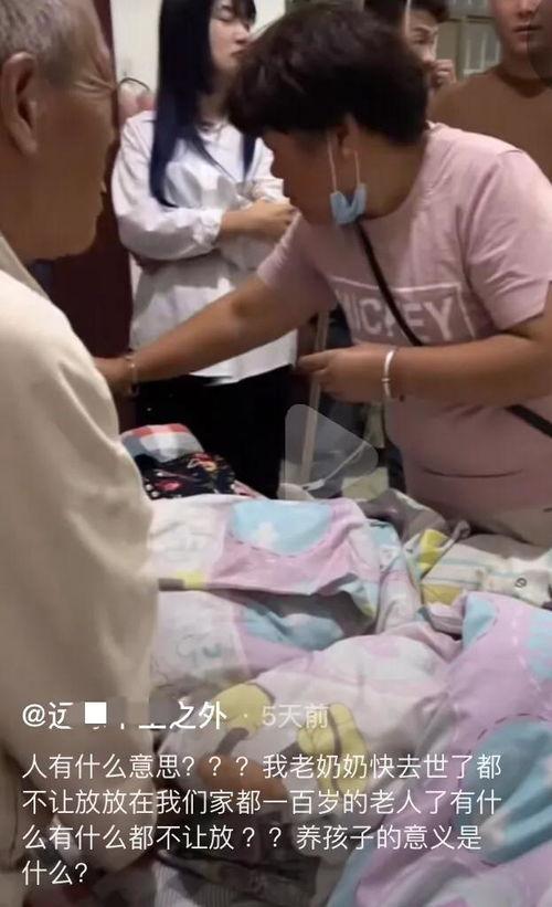 在家里摆去世孩子生活照,缅怀家中逝去天使的珍贵瞬间